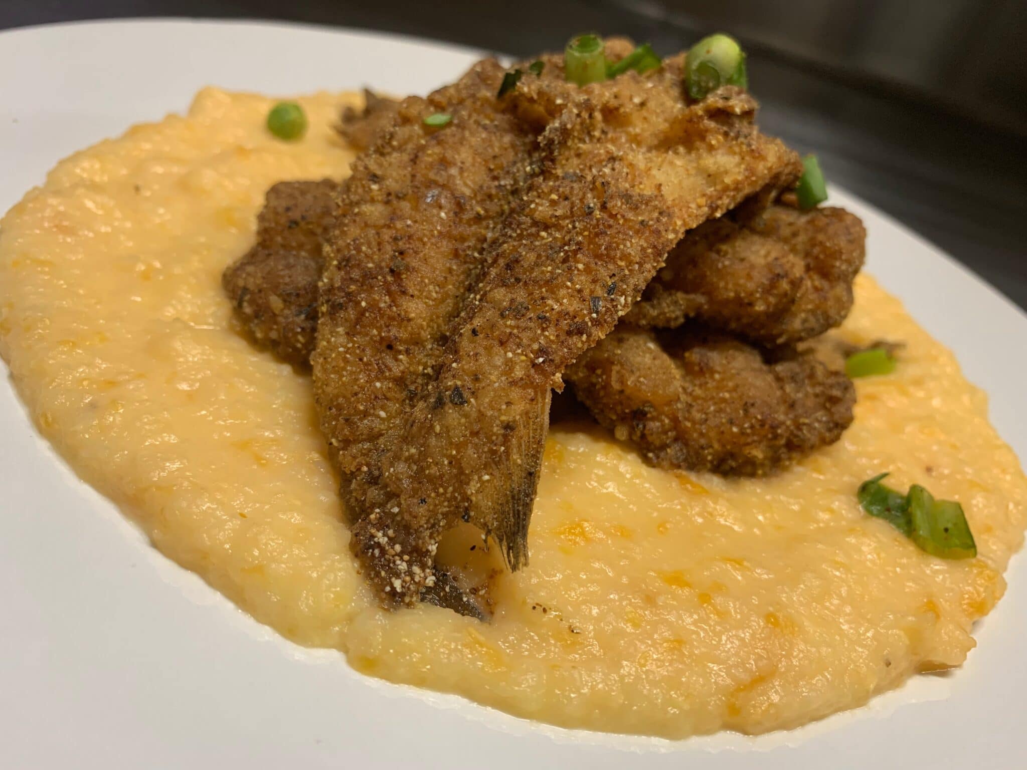fish and grits 2048x1536 1