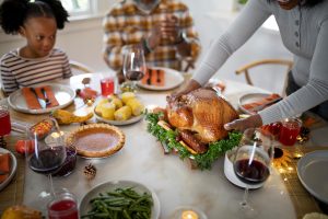 family being ready their thanksgiving dinner