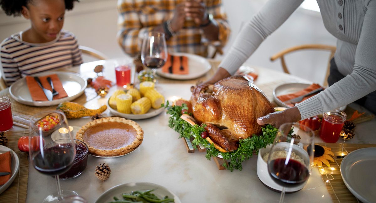 family-being-ready-their-thanksgiving-dinner